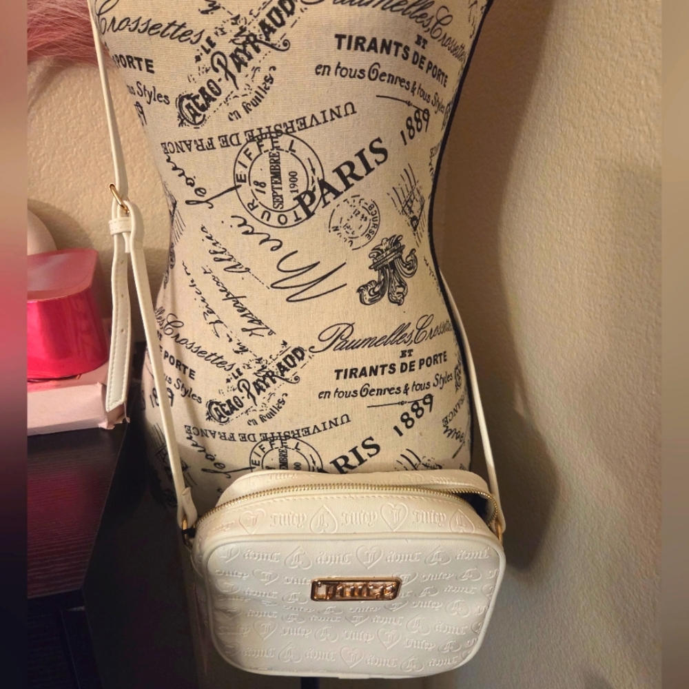 Juicy Couture White Shoulder Length Bag